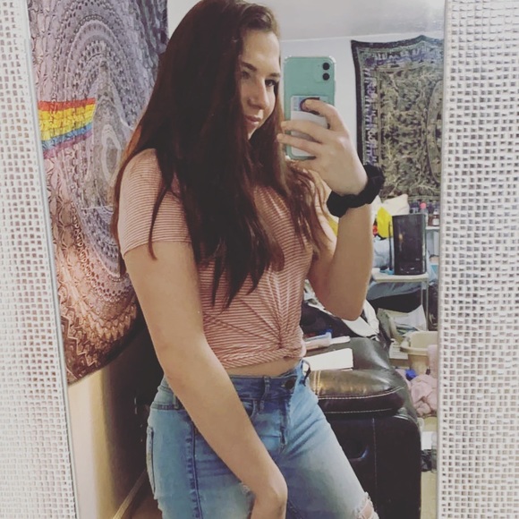 Meet your Posher, Katelyn - Picture 4 of 4